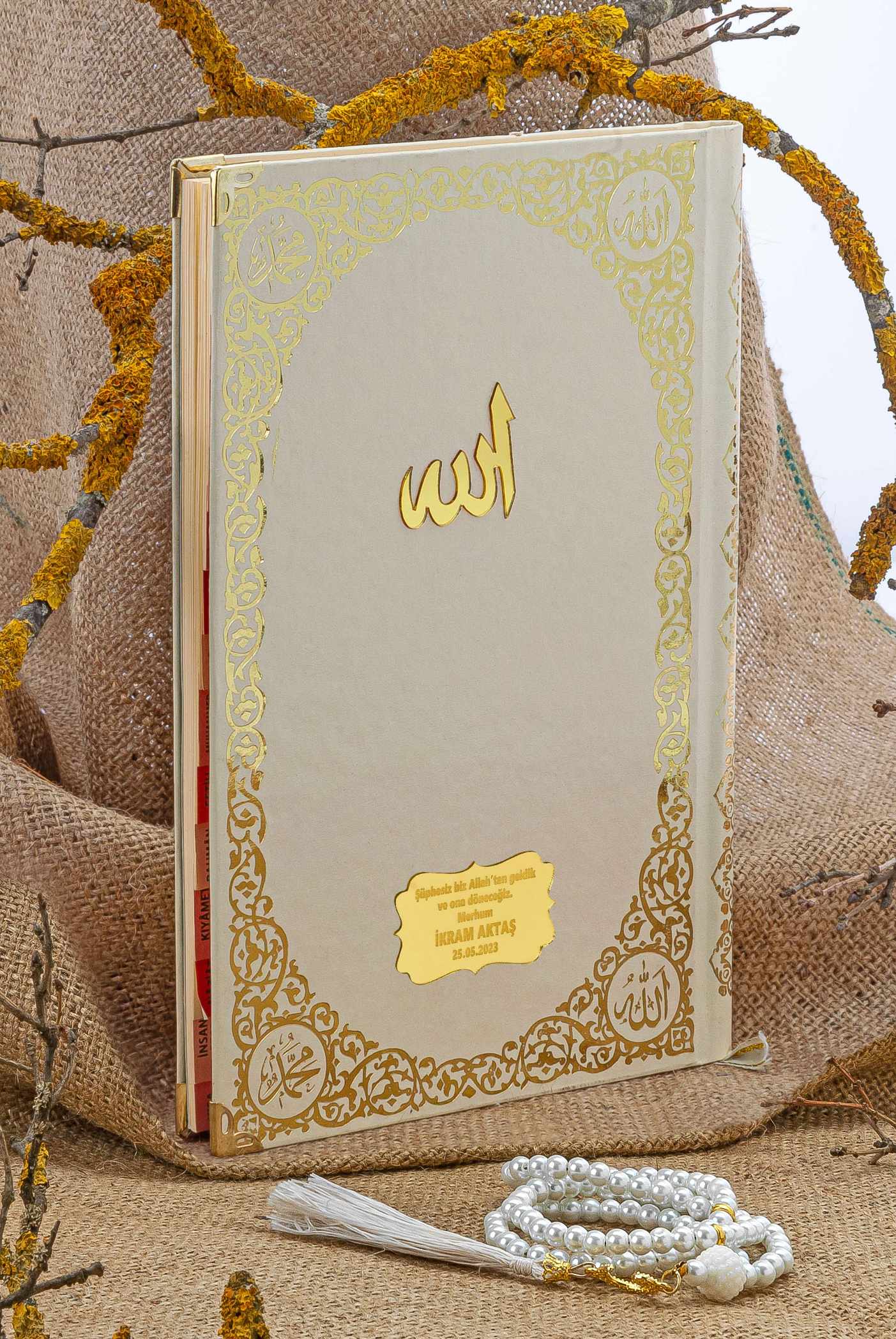 Cam İnci Tespihli Tül Keseli İsim Baskılı Deri Ciltli Yasin Kitabı - Desen 5 - Beyaz - Orta Boy - 128 SAYFA