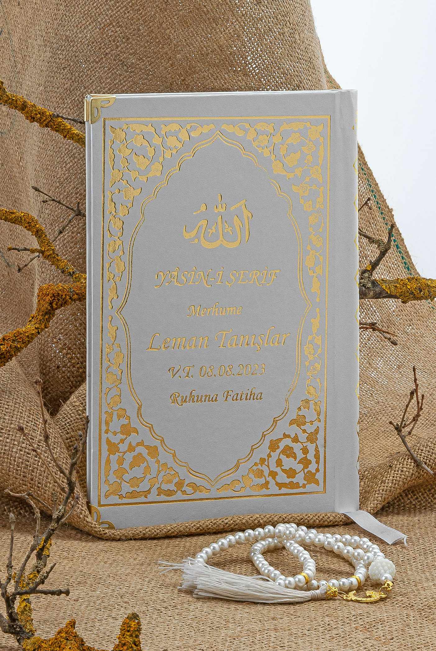 Cam İnci Tespihli Tül Keseli İsim Baskılı Deri Ciltli Yasin Kitabı - Desen 2 - Beyaz - Orta Boy - 128 SAYFA