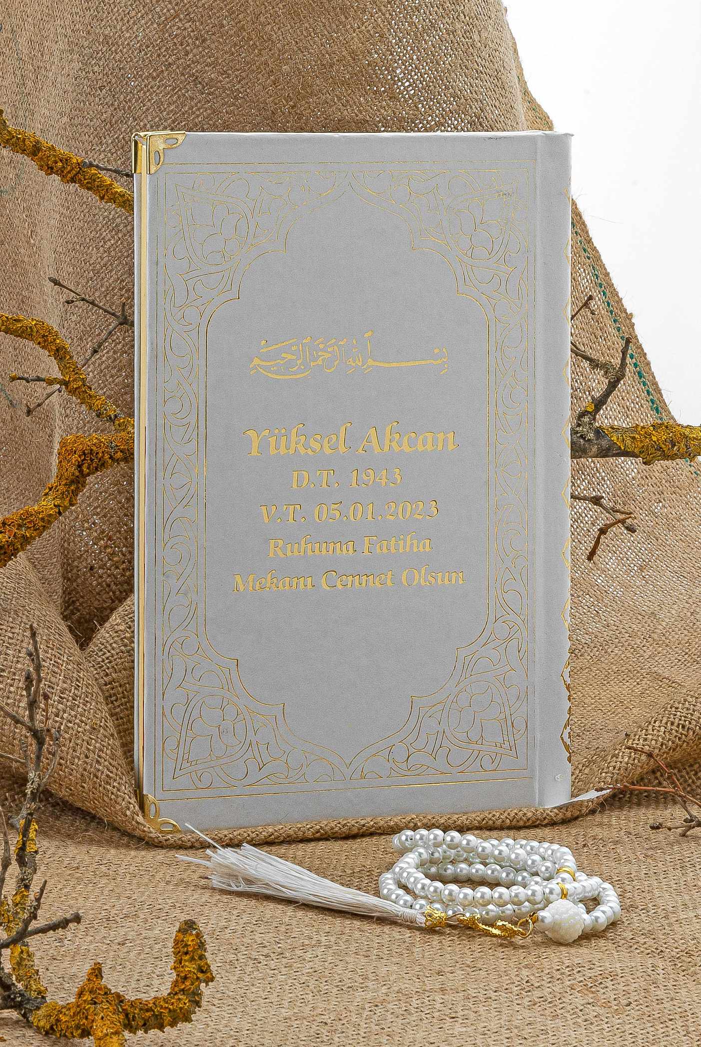 Cam İnci Tespihli Tül Keseli İsim Baskılı Deri Ciltli Yasin Kitabı - Desen 4 - Beyaz - Orta Boy - 80 SAYFA