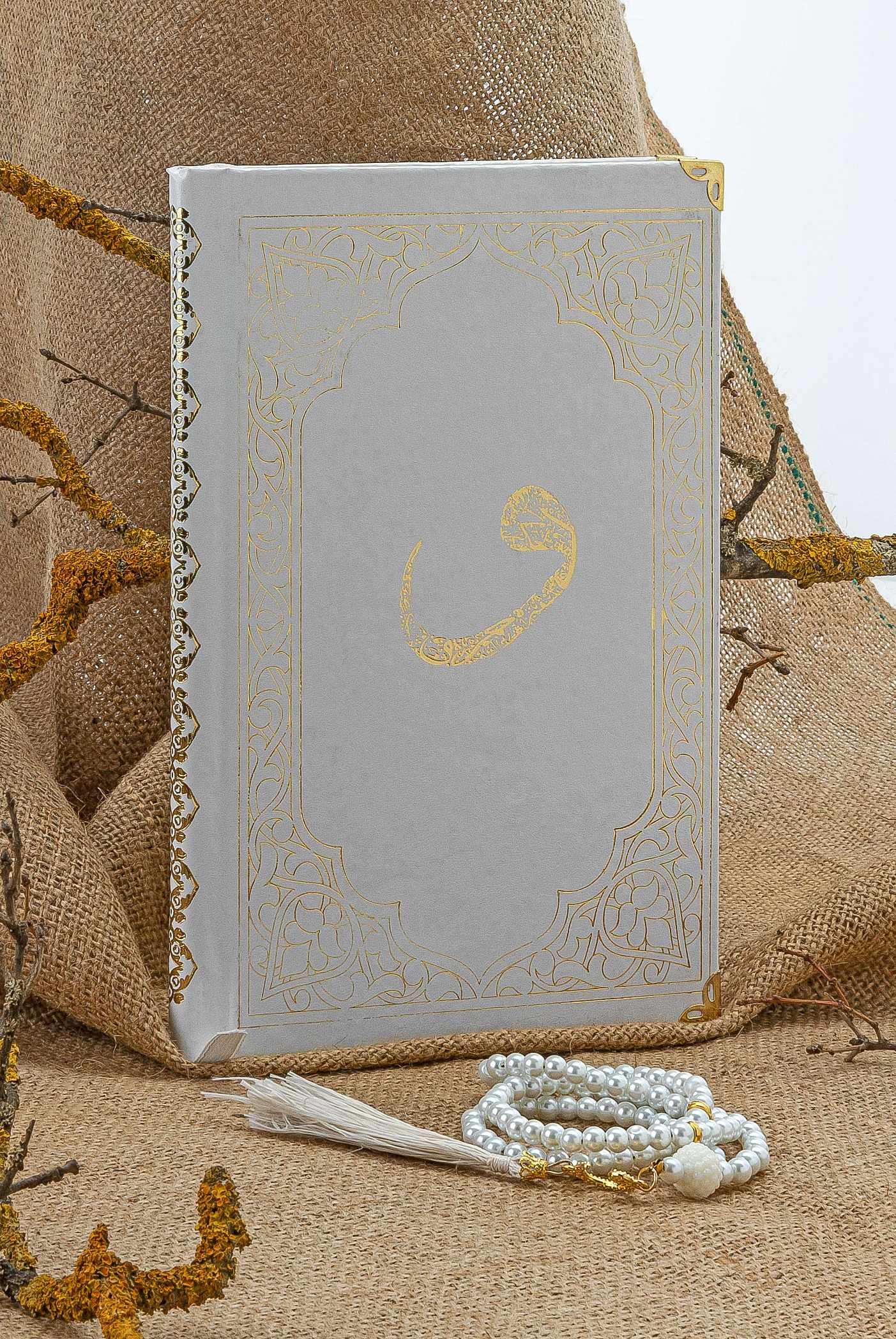 Cam İnci Tespihli Tül Keseli İsim Baskılı Deri Ciltli Yasin Kitabı - Desen 4 - Beyaz - Orta Boy - 80 SAYFA