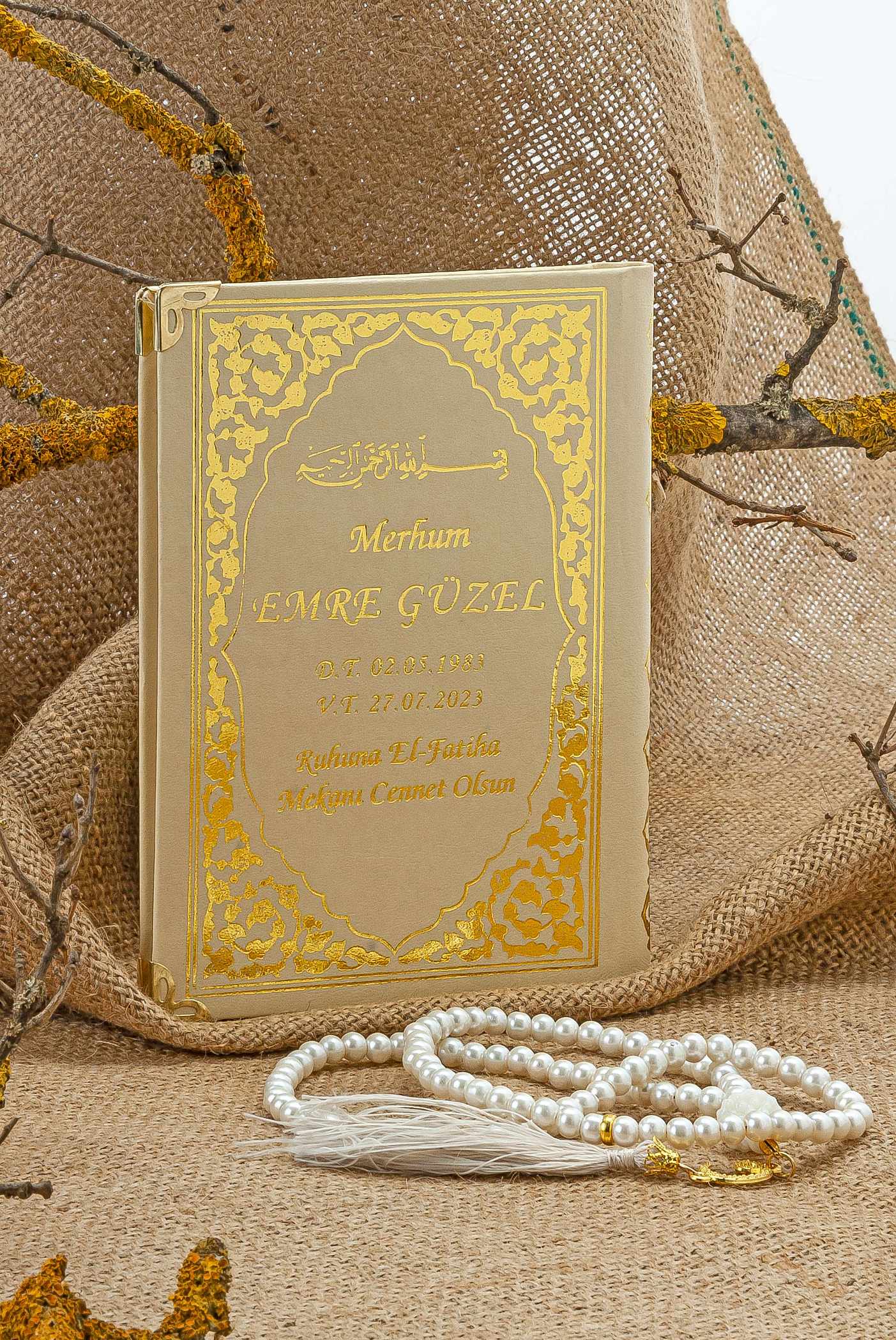 Cam İnci Tespihli Tül Keseli İsim Baskılı Deri Ciltli Yasin Kitabı - Desen 2 - Krem - Orta Boy - 80 SAYFA