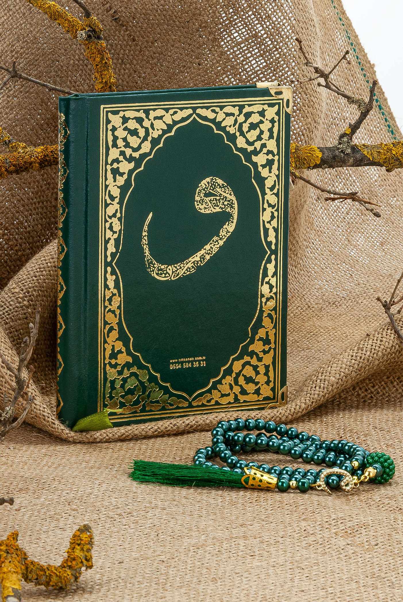 Cam İnci Tespihli Tül Keseli İsim Baskılı Deri Ciltli Yasin Kitabı - Desen 2 - Yeşil - Orta Boy - 192 SAYFA